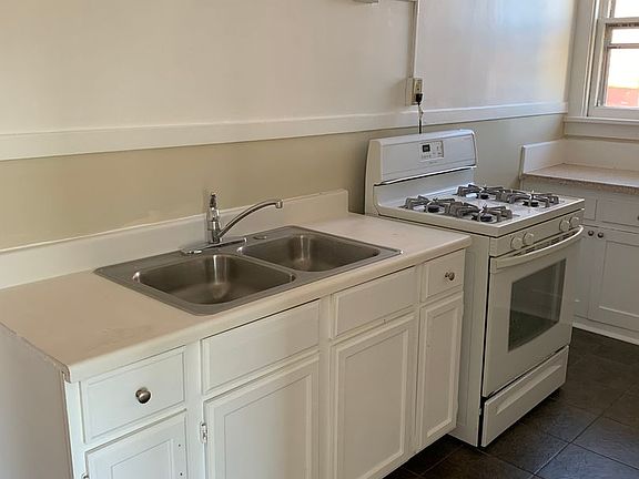 4th image of 251 W Downer Pl #2512W