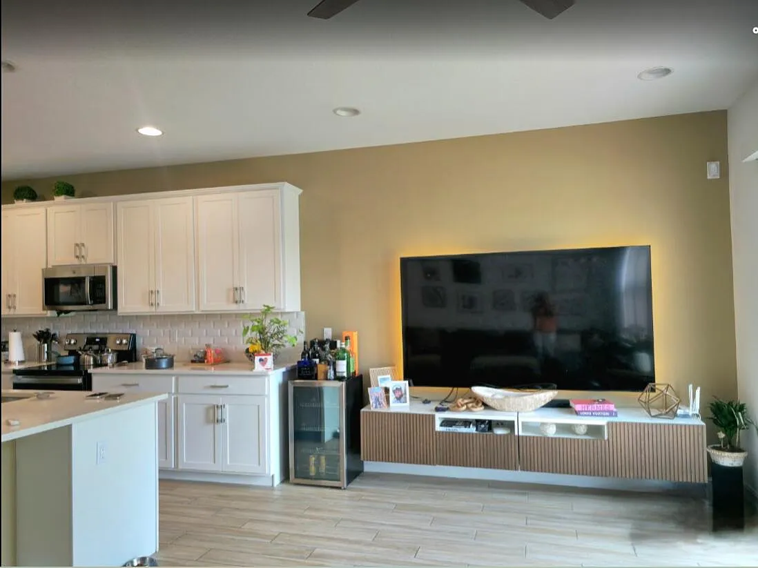 3 bed, 2.5 bath, 1728 sqft, $3,700 — Photo 3