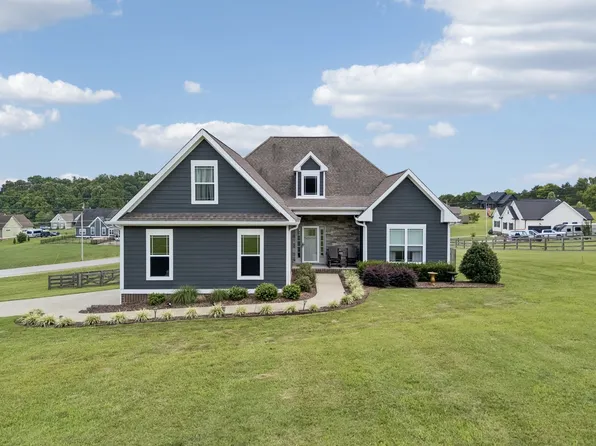 1002 Douglas Ct, Dickson, TN 37055