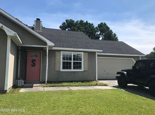711 Covington Ct, Hubert, NC 28539