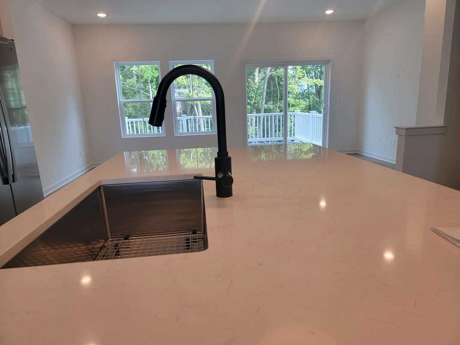 3 bed, 3.5 bath, 2157 sqft, $2,400 — Photo 3