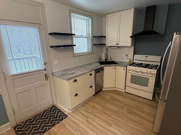 4th image of 154 Clinton Heights Ave #154