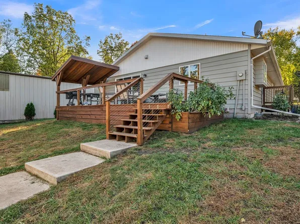 509 13th St, Spirit Lake, IA 51360