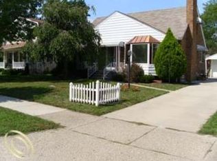 310 W Baker Ave, Clawson, MI 48017