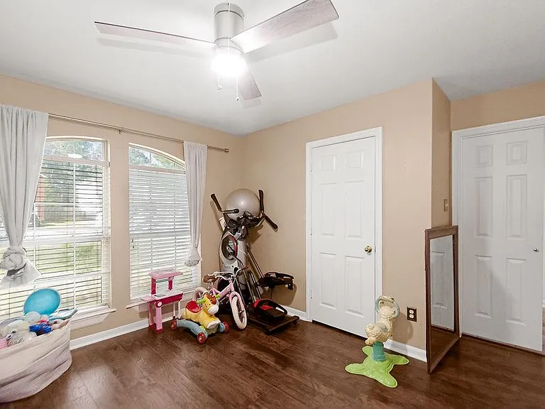 222 Doncaster St — Photo 24