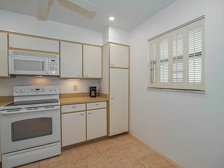 3939 Ocean Dr #408C — Photo 8