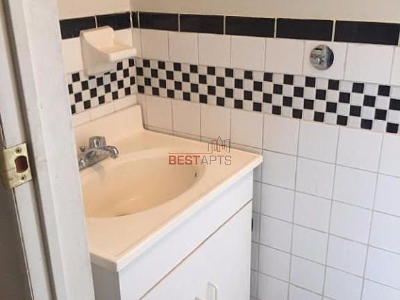 5th image of 515 W 48th St APT 3RE