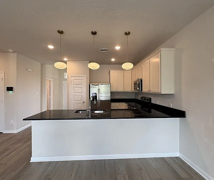 1340 Kingsgate Dr — Photo 8