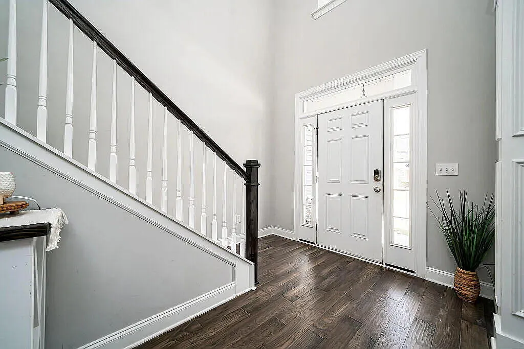 4 bed, 2.5 bath, 2736 sqft, $2,200 — Photo 3