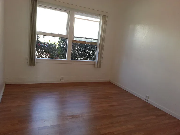 732 Shepard St — Photo 2
