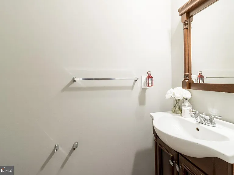 7177 Hummingbird Dr — Photo 13