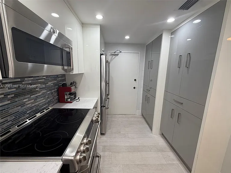 5555 Collins Ave #12C — Photo 11