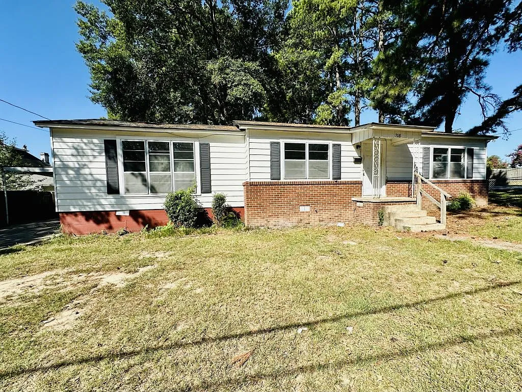 708 Cherry Ln — Photo 3