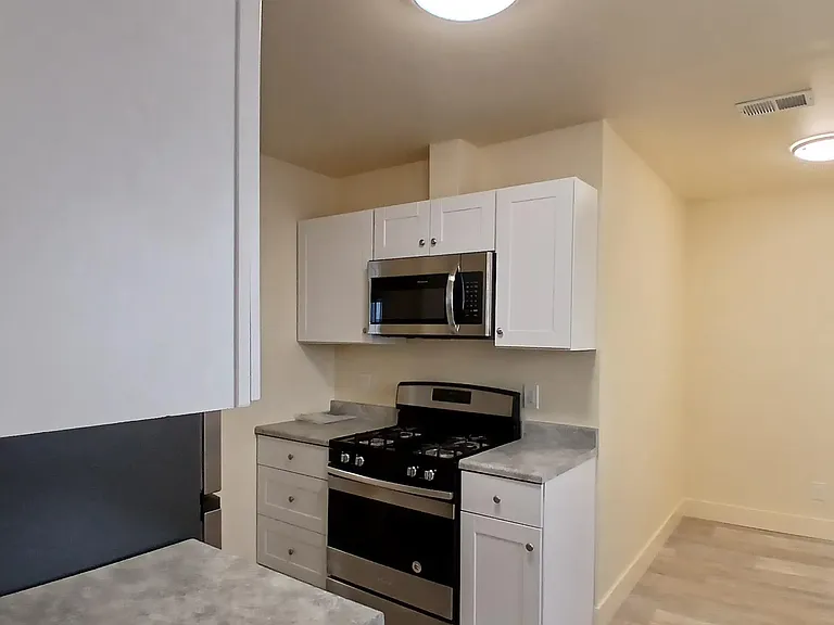4319 Swift Ave — Photo 11