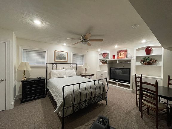 5th image of 3840 Bay Oaks Pl #1