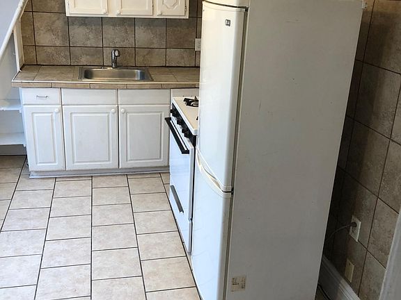 2nd image of 81 N Maple Ave APT 3