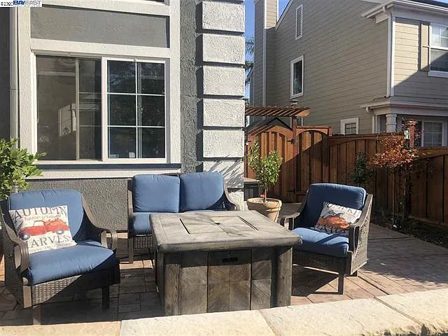 1154 Mulberry Pl — Photo 4
