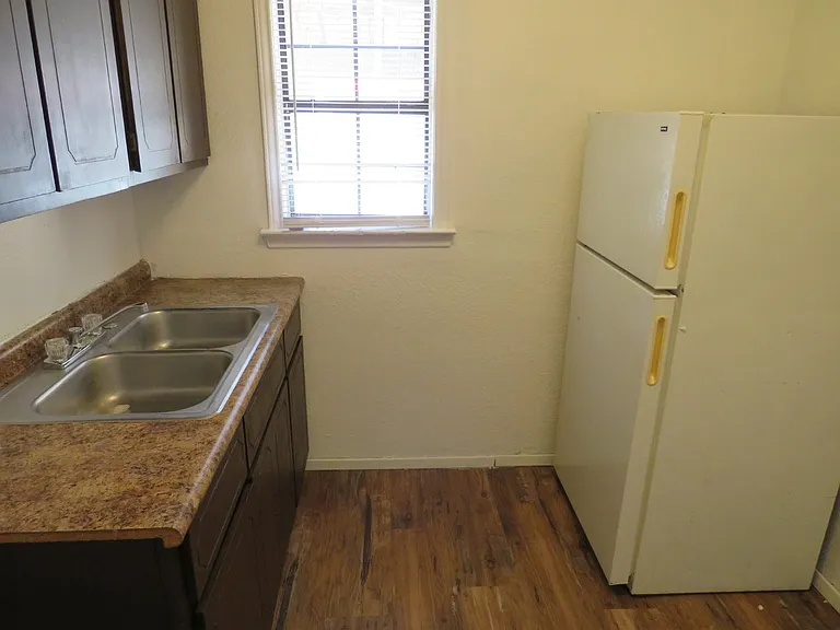 1305 S 5th St — Photo 5