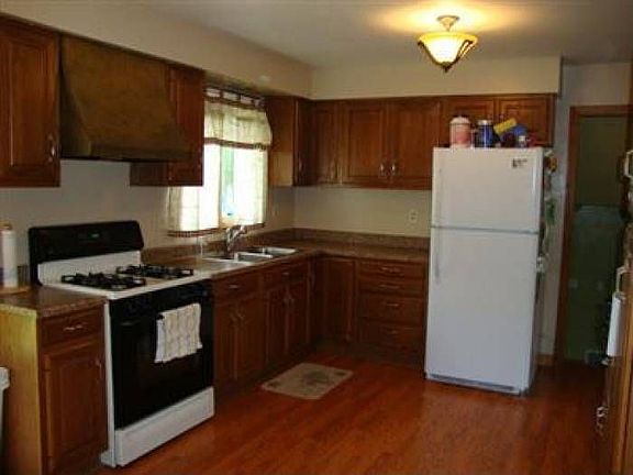 2nd image of 593 Stull Ave