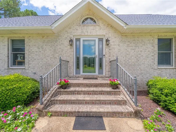 98 Chick Cove Dr, Hardyville, VA 23070