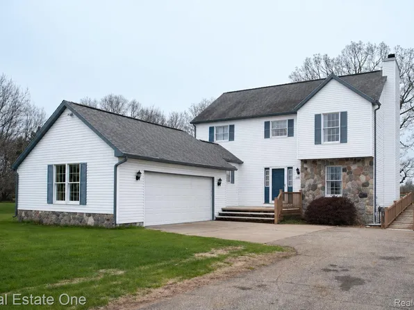 246 Nicklas Ct, Oxford, MI 48371