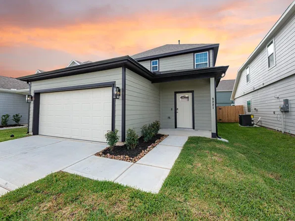 9221 Crestone Peak Dr, Willis, TX 77318