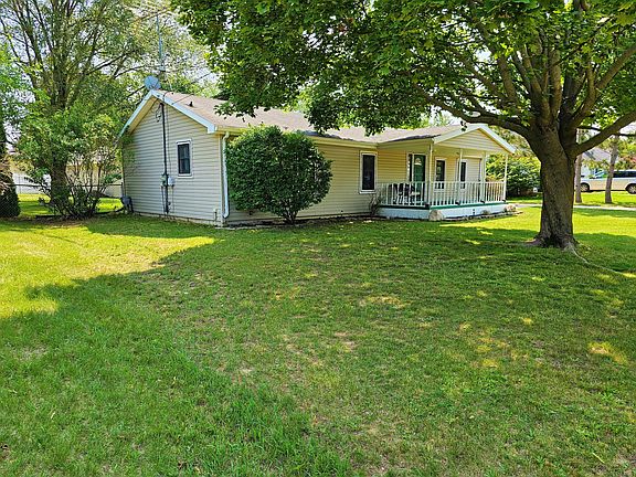 3rd image of 136 Manor Dr