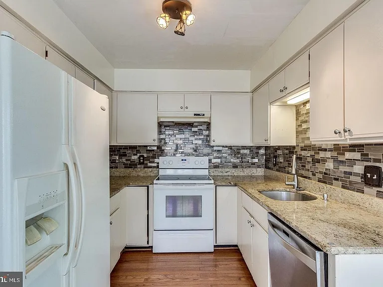 12224 Dapple Gray Ct — Photo 13