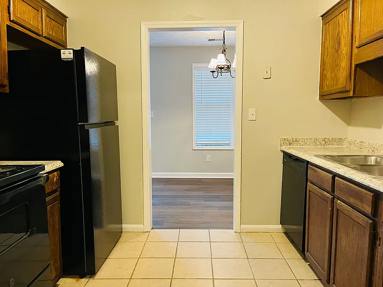 145 Pine Ter — Photo 13