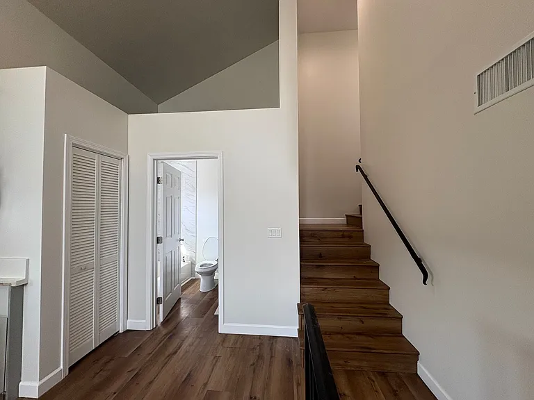 5507-5509 S Manhattan Pl — Photo 5