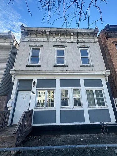 373 3rd St #2 Photo 1