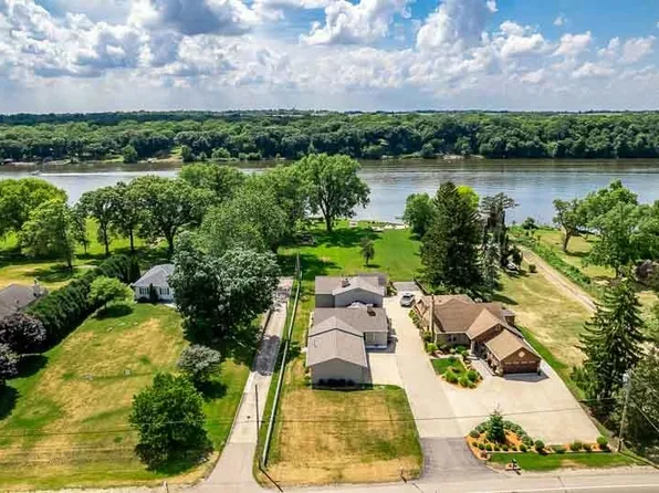 2230 S Riverside Dr, Beloit, WI 53511