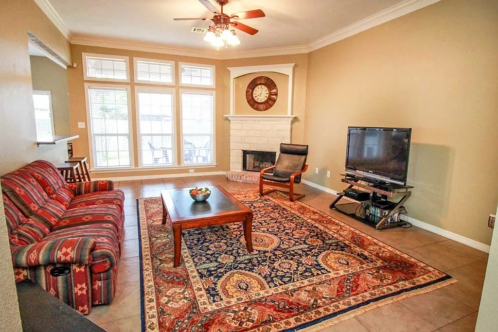 College Station - 3 Bedroom - 2 Bath - 2 car garage- fenced in back yard, — Photo 2