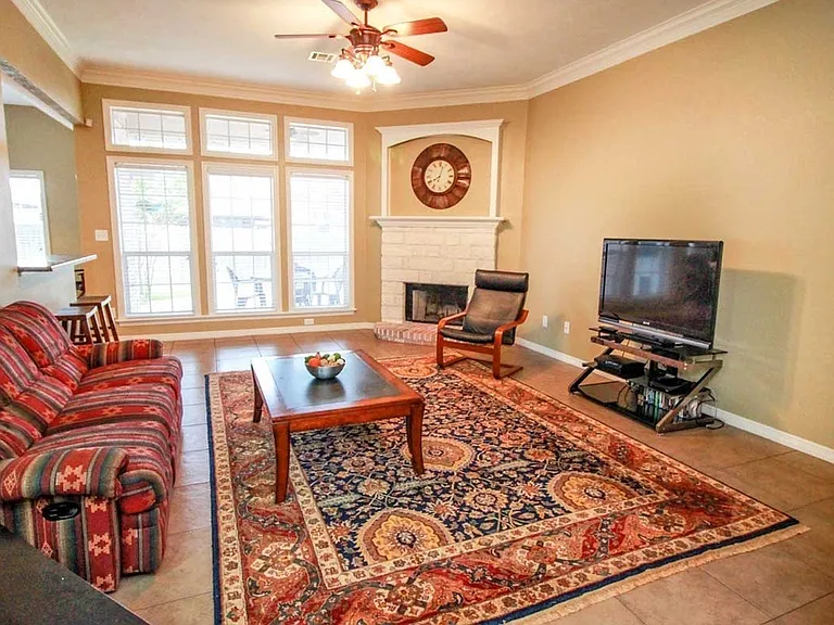 8415 Lauren Dr — Photo 2
