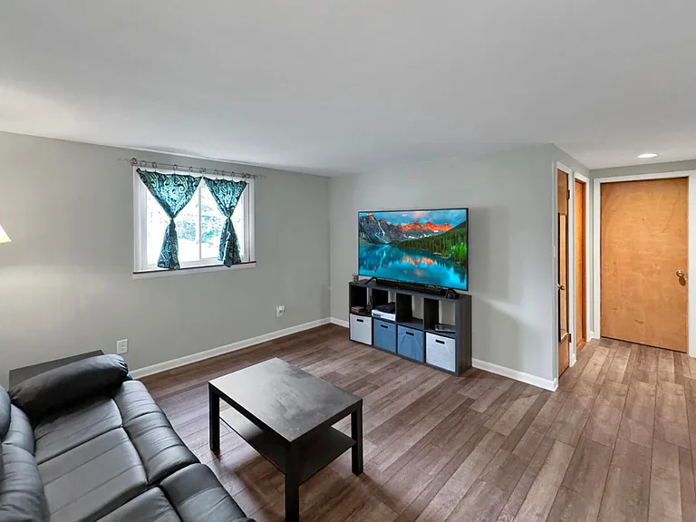 205 S Bryan Ave — Photo 7