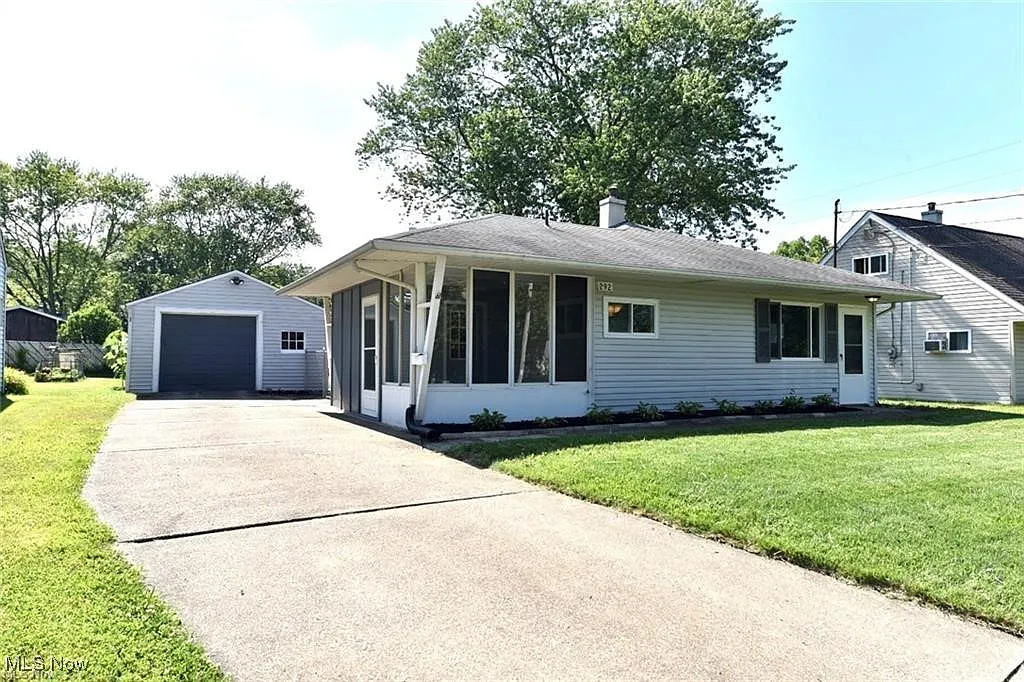 292 Idlewood Rd photo 1