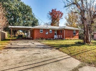 813 Sunnybrook Ln, Grand Prairie, TX 75051