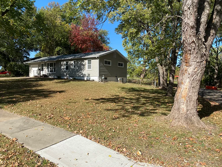 13126 Sycamore Ave — Photo 2