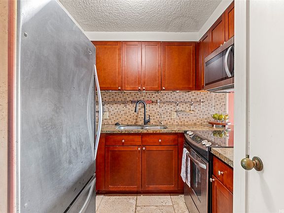 3rd image of 3138 Waialae Ave APT 802