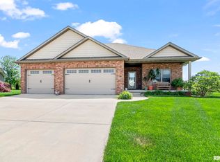 5704 Kelley Point Dr, Springfield, IL 62711