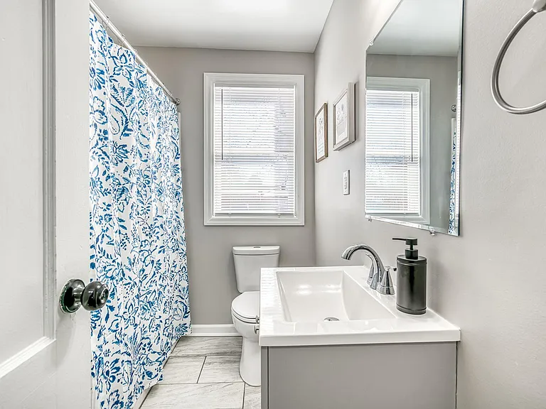1st Floor bath