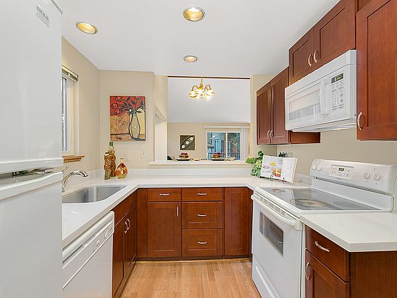 5th image of 14621 NE 31st St #11C