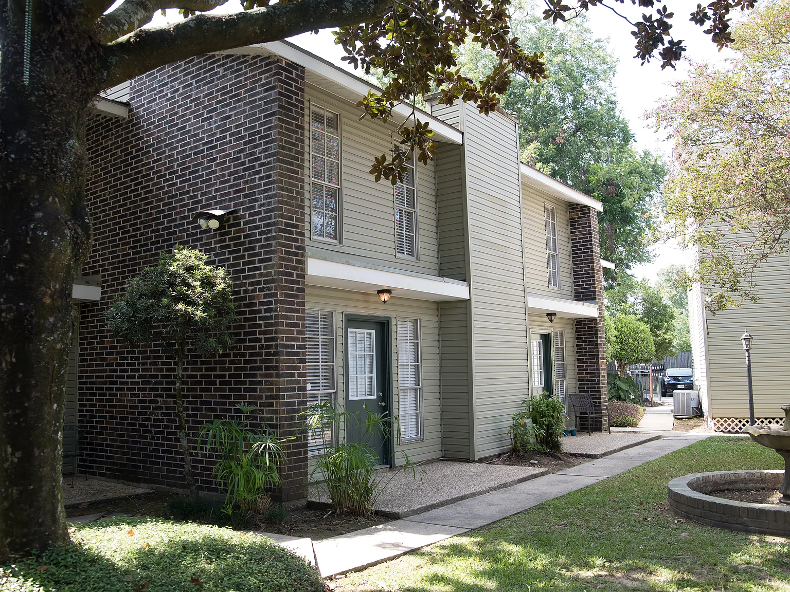 2 bed, 1.5 bath, 1225 sqft, $1,225 — Photo 2