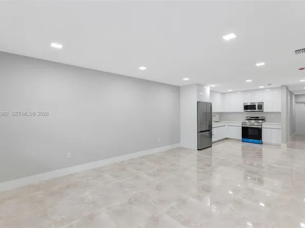 15685 SW 82nd Circle Ln APT 28, Miami, FL 33193