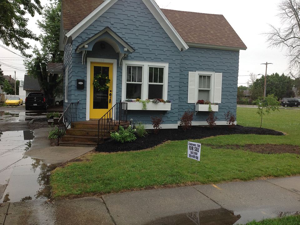 1st image of 109 S Van Buren St