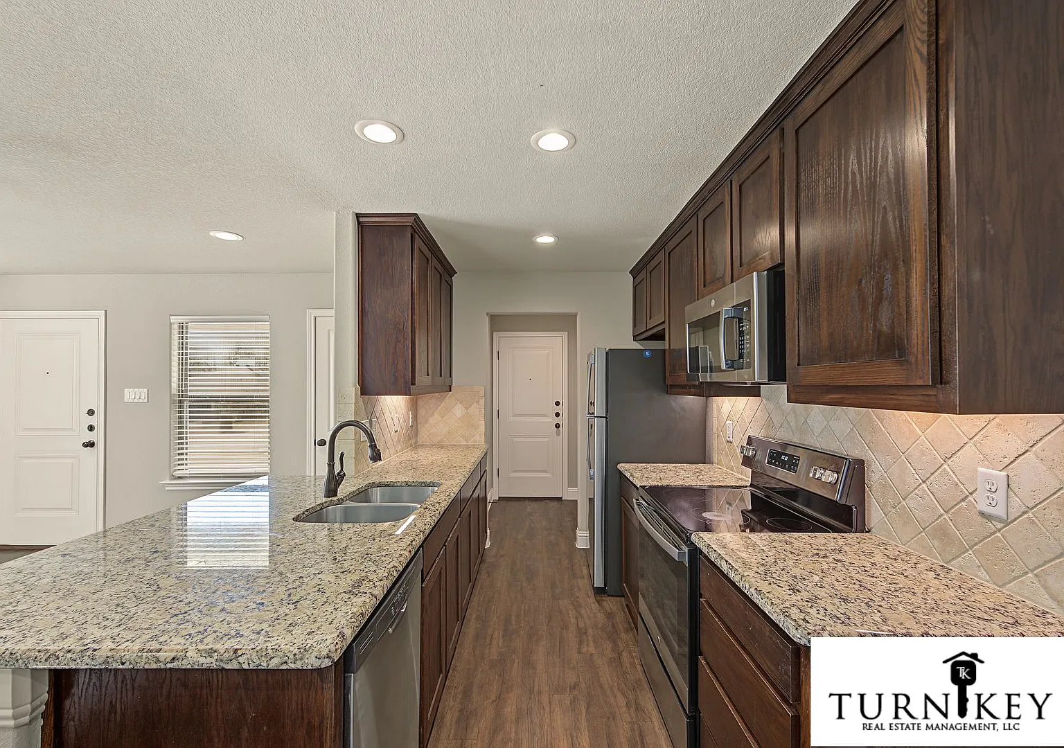 8120-8122 Tanner Ave — Photo 3