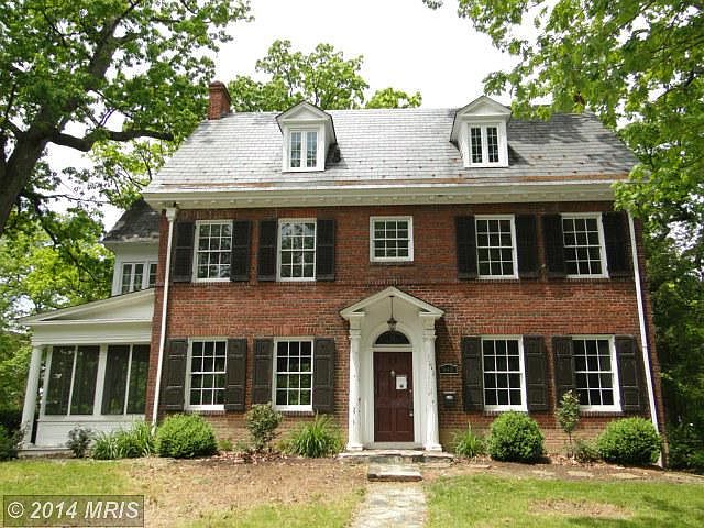 1st image of 945 Forest Dr