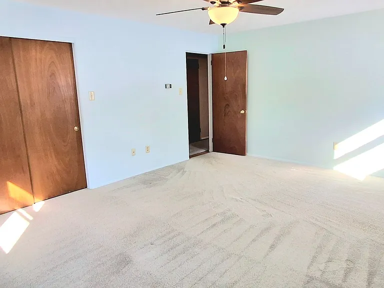 10 Carson Ln — Photo 22