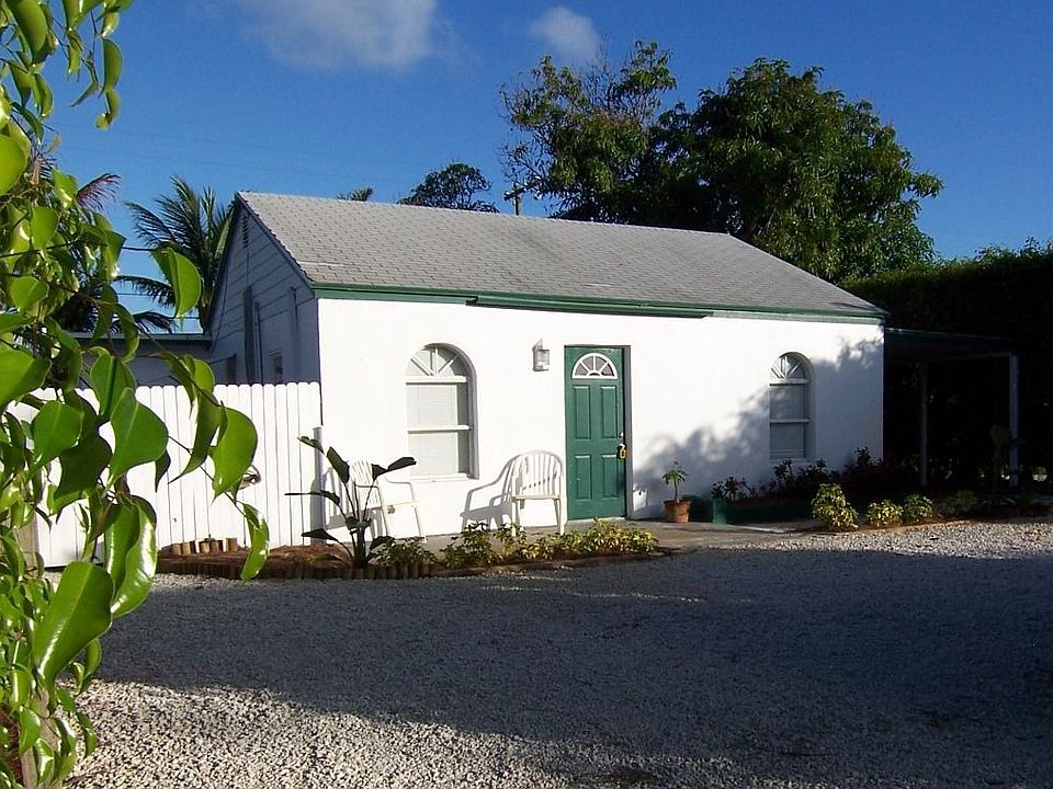 2br/2ba, carport, circ. drive
