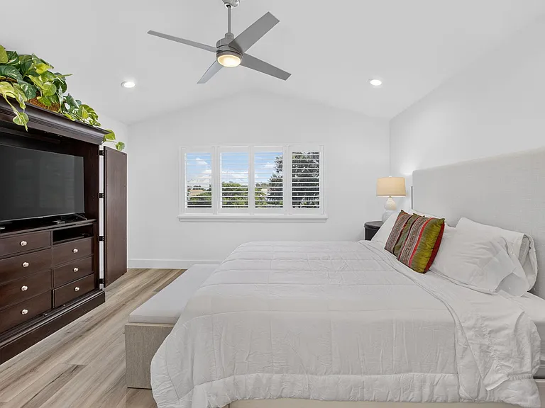 5338 NW 26th Cir — Photo 33